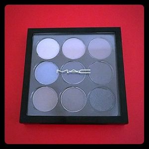 MAC eyeshadow Navy times Nine
